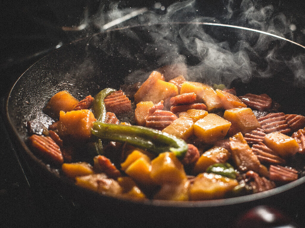 绝味食品2021年年报董事会致股东:审时度势克时艰 行稳致远向未来